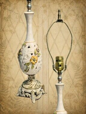 Cabinet of Curiosities 🏷️🧚‍♂️ Vintage Capodimonte-Style Floral Porcelain Table